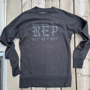 Taylor Swift Reputation Zipper Sleeve Crew Neck Size Small